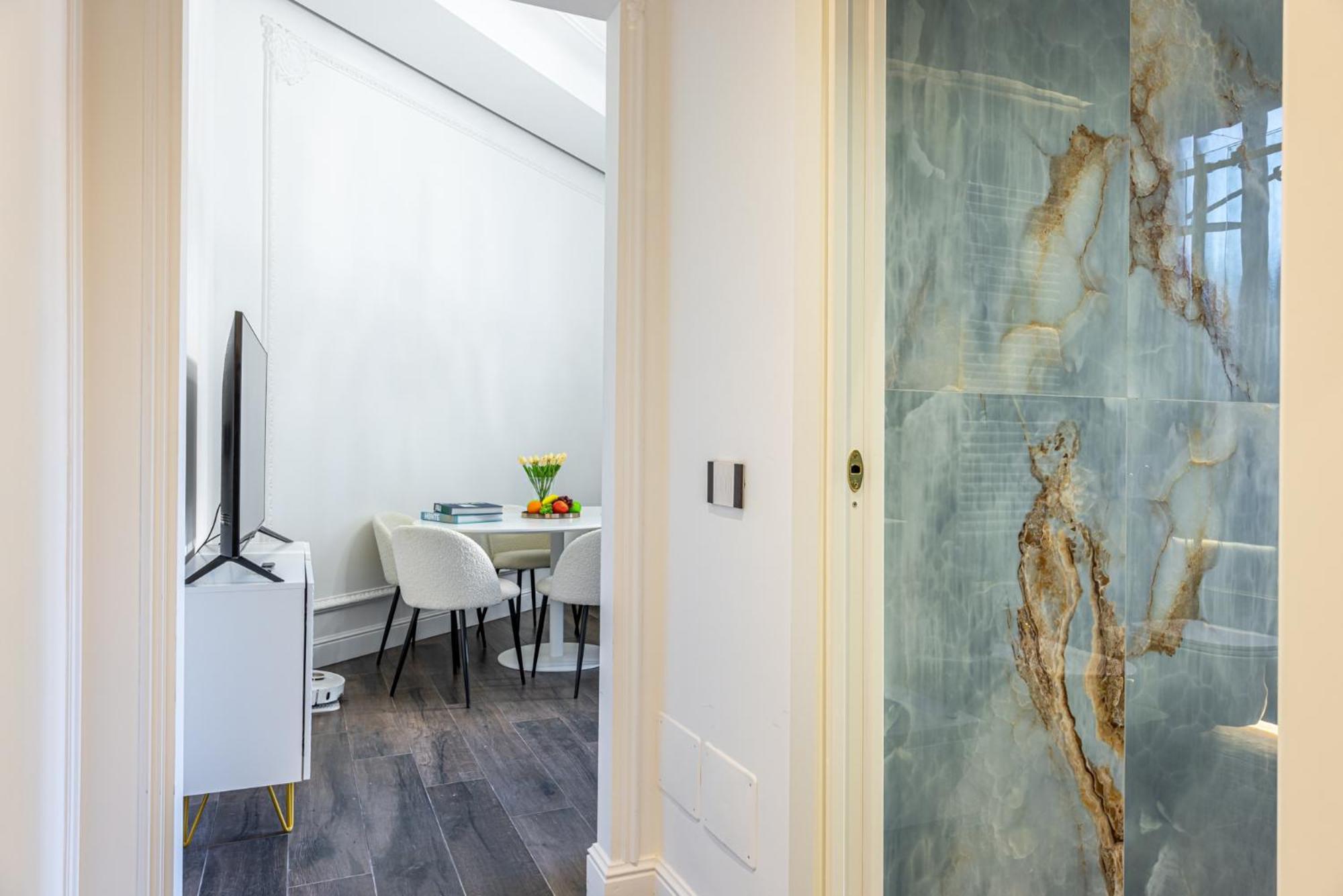 Station, Luxury & Modern With Comfort! Appartamento